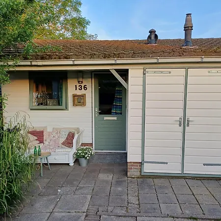 Vrije Vogels Tuin Met Privacy Nyaraló Warmenhuizen